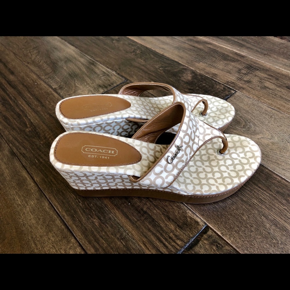 Coach size 8 tan/cream sandals